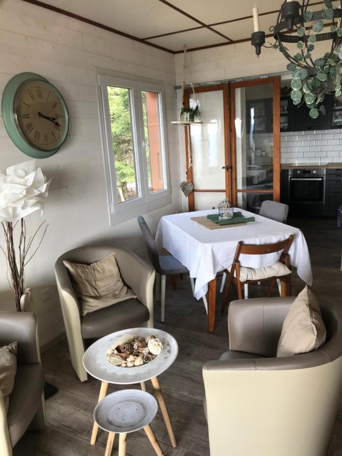 Un Ptit Chalet Les Brenets Buitenkant foto