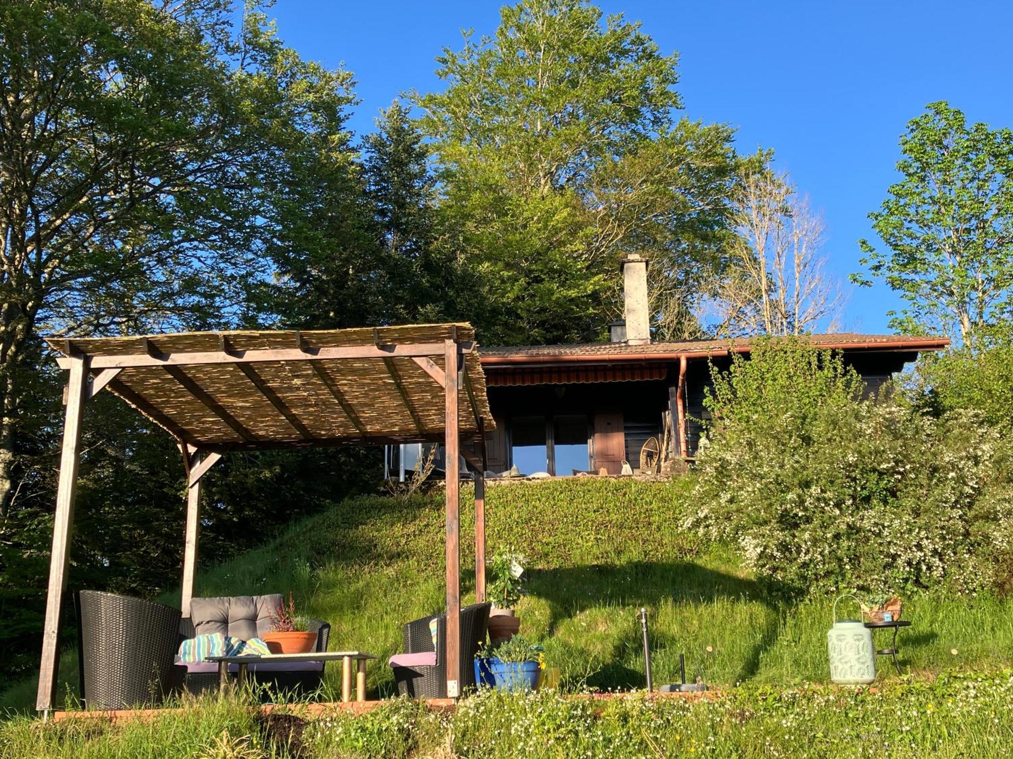 Un Ptit Chalet Les Brenets Buitenkant foto